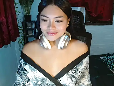 Snapshot of naughtyhothailey chatting on 06/27/26, 11:10 naughtyhothailey online show from 06/27/26, 11:10