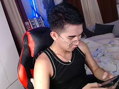 Snapshot of drinkmycumx chatting on 09/22/25, 05:37 drinkmycumx online show from 09/22/25, 05:37