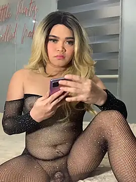 VictoriaL0ve online show from 11/22/25, 07:18