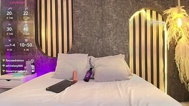 Snapshot of salome-gh chatting on 10/13/25, 08:09 salome-gh online show from 10/13/25, 08:09