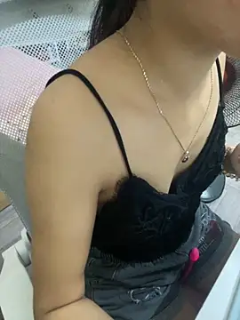 Snapshot of Mina048 chatting on 10/13/25, 04:01 Mina048 online show from 10/13/25, 04:01