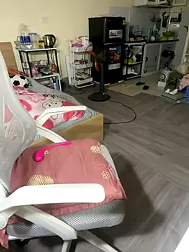 Snapshot of Mina048 chatting on 11/04/25, 12:15 Mina048 online show from 11/04/25, 12:15