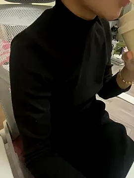 Snapshot of Mina048 chatting on 11/05/25, 12:43 Mina048 online show from 11/05/25, 12:43