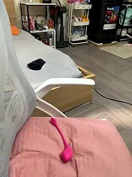 Snapshot of Mina048 chatting on 11/28/25, 02:58 Mina048 online show from 11/28/25, 02:58