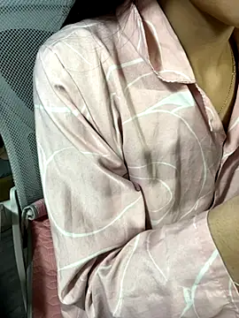 Snapshot of Mina048 chatting on 11/28/25, 03:04 Mina048 online show from 11/28/25, 03:04