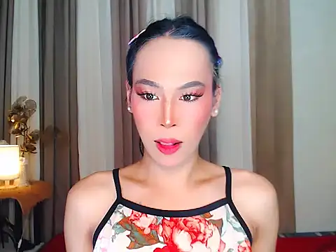 Snapshot of Savanna_White chatting on 10/10/25, 12:31 Savanna White online show from 10/10/25, 12:31