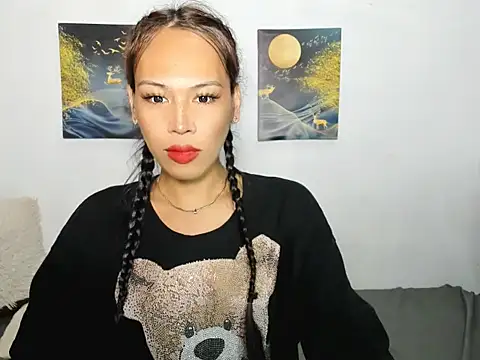 Snapshot of Savanna_White chatting on 11/14/25, 06:45 Savanna White online show from 11/14/25, 06:45