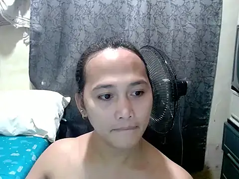 Snapshot of Kelly_Holly chatting on 06/17/26, 11:27 Kelly Holly online show from 06/17/26, 11:27
