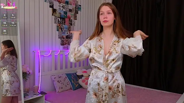 Snapshot of BeatrixCarIeton chatting on 10/29/25, 07:15 BeatrixCarIeton online show from 10/29/25, 07:15