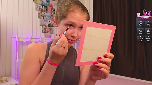 Snapshot of BeatrixCarIeton chatting on 11/05/25, 07:25 BeatrixCarIeton online show from 11/05/25, 07:25