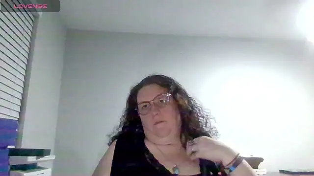 Snapshot of emberlynnix chatting on 07/20/26, 05:55 emberlynnix online show from 07/20/26, 05:55