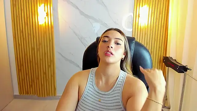 Snapshot of KYLIE_JONES6 chatting on 09/15/25, 02:33 KYLIE JONES6 online show from 09/15/25, 02:33