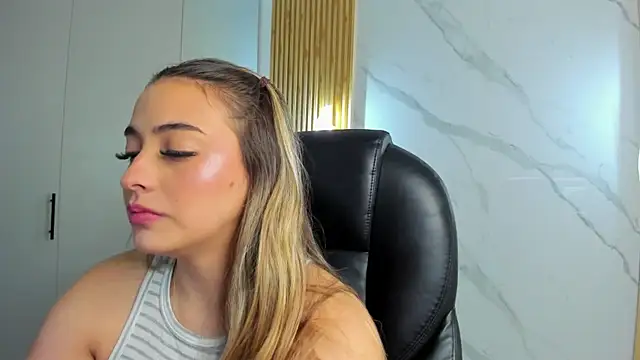 Snapshot of KYLIE_JONES6 chatting on 09/30/25, 02:49 KYLIE JONES6 online show from 09/30/25, 02:49