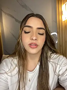 Snapshot of KYLIE_JONES6 chatting on 10/27/25, 03:10 KYLIE JONES6 online show from 10/27/25, 03:10