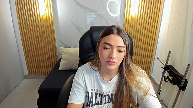 Snapshot of KYLIE_JONES6 chatting on 10/28/25, 03:10 KYLIE JONES6 online show from 10/28/25, 03:10