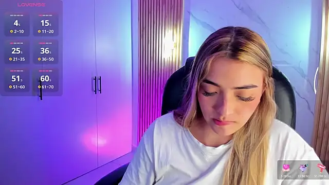 Snapshot of KYLIE_JONES6 chatting on 11/24/25, 03:06 KYLIE JONES6 online show from 11/24/25, 03:06