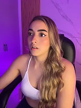 Snapshot of KYLIE_JONES6 chatting on 06/19/26, 02:38 KYLIE JONES6 online show from 06/19/26, 02:38