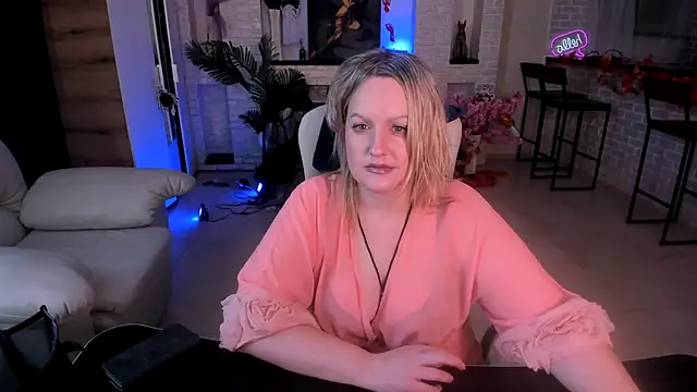 Snapshot of MariemLui chatting on 11/05/25, 03:12 MariemLui online show from 11/05/25, 03:12