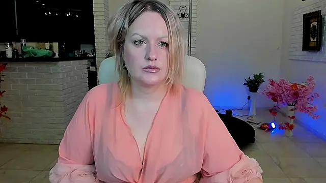 Snapshot of MariemLui chatting on 11/27/25, 03:03 MariemLui online show from 11/27/25, 03:03