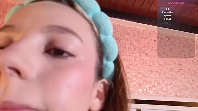 ambar rosse25 online show from 10/27/25, 11:36