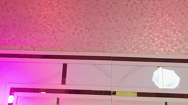 ambar rosse25 online show from 11/16/25, 11:38