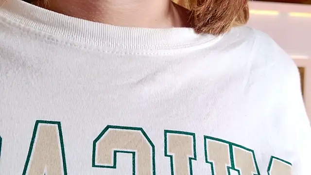 ambar rosse25 online show from 11/24/25, 11:32