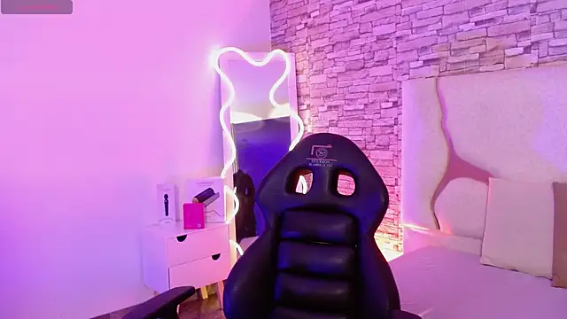 Snapshot of LIHIAN_TAY chatting on 09/24/25, 03:32 LIHIAN TAY online show from 09/24/25, 03:32