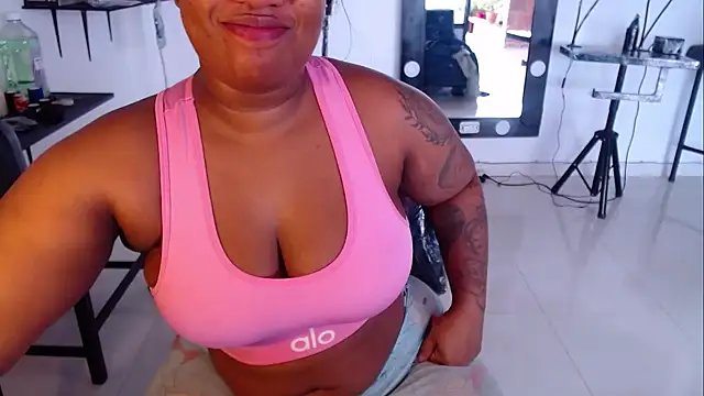 Snapshot of Sam_Blue chatting on 11/02/25, 02:08 Sam Blue online show from 11/02/25, 02:08