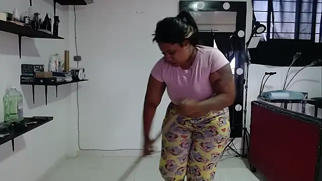 Snapshot of Sam_Blue chatting on 12/14/25, 10:25 Sam Blue online show from 12/14/25, 10:25