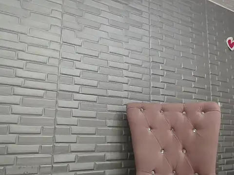 Snapshot of angierot2025 chatting on 09/09/25, 12:43 angierot2025 online show from 09/09/25, 12:43