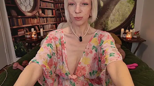 HaileeAtHome online show from 06/24/26, 05:01