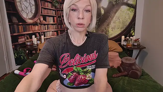 Snapshot of HaileeAtHome chatting on 06/25/26, 04:44 HaileeAtHome online show from 06/25/26, 04:44