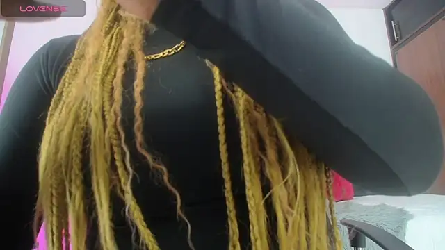 Snapshot of BarbaraGil1 chatting on 09/18/25, 01:24 BarbaraGil1 online show from 09/18/25, 01:24