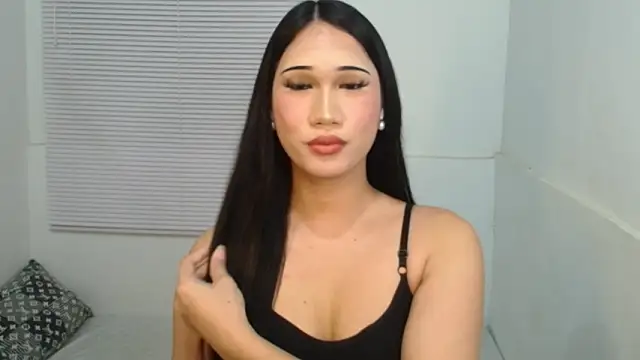 Snapshot of Leighs_Celine chatting on 02/17/26, 04:46 Leighs Celine online show from 02/17/26, 04:46