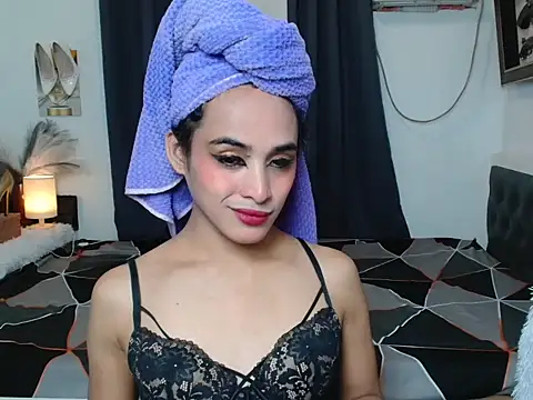 Snapshot of SheraCock chatting on 10/12/25, 02:10 SheraCock online show from 10/12/25, 02:10