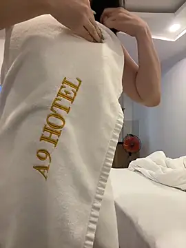 Meii-meyy online show from 10/21/25, 05:52