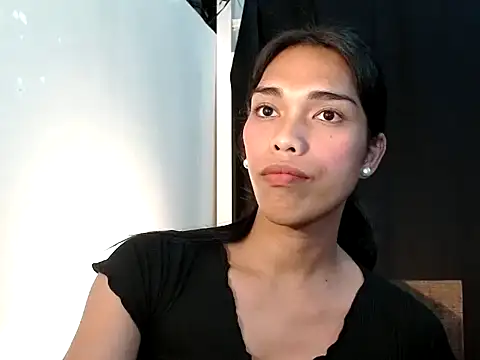 Snapshot of angelaxmonroe chatting on 04/22/26, 04:41 angelaxmonroe online show from 04/22/26, 04:41