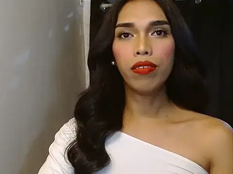 Snapshot of angelaxmonroe chatting on 05/07/26, 02:00 angelaxmonroe online show from 05/07/26, 02:00
