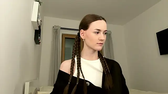 Snapshot of TenDouble chatting on 03/12/26, 08:04 TenDouble online show from 03/12/26, 08:04