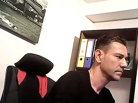 Snapshot of mastercharisma35 chatting on 04/06/26, 12:28 mastercharisma35 online show from 04/06/26, 12:28