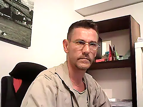 Snapshot of mastercharisma35 chatting on 04/20/26, 05:26 mastercharisma35 online show from 04/20/26, 05:26