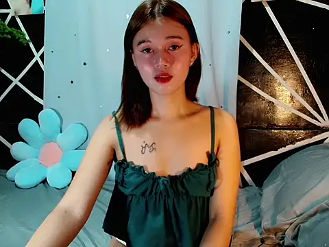 Snapshot of urgirl_mikah chatting on 09/28/25, 10:37 urgirl mikah online show from 09/28/25, 10:37