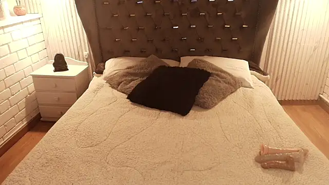 Snapshot of sidneylove_ chatting on 09/09/25, 03:44 sidneylove  online show from 09/09/25, 03:44