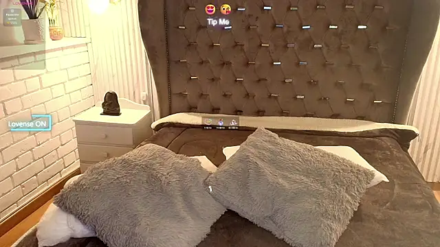 Snapshot of sidneylove_ chatting on 09/25/25, 02:32 sidneylove  online show from 09/25/25, 02:32