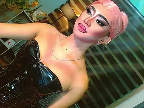 Snapshot of Queen_yasii_88 chatting on 07/15/26, 01:38 Queen yasii 88 online show from 07/15/26, 01:38