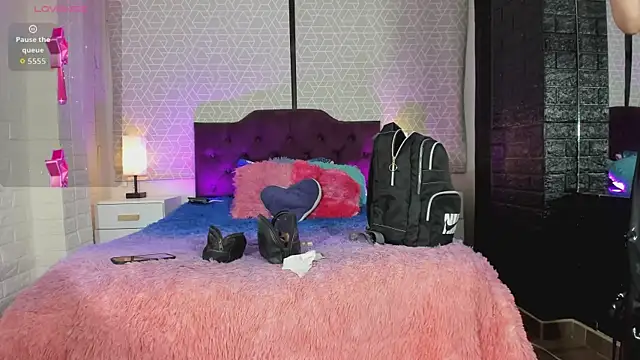 Snapshot of Zamara_Kleii chatting on 09/13/25, 04:23 Zamara Kleii online show from 09/13/25, 04:23