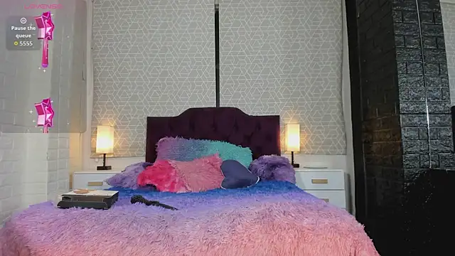 Snapshot of Zamara_Kleii chatting on 09/17/25, 05:20 Zamara Kleii online show from 09/17/25, 05:20