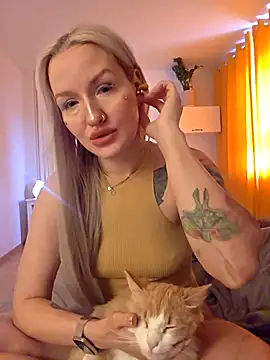 Snapshot of KateMonroe chatting on 03/20/26, 12:43 KateMonroe online show from 03/20/26, 12:43