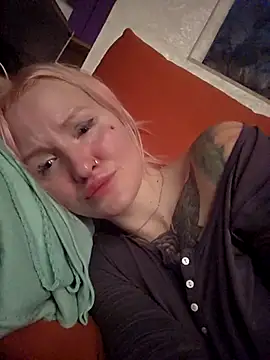 Snapshot of KateMonroe chatting on 04/15/26, 09:04 KateMonroe online show from 04/15/26, 09:04