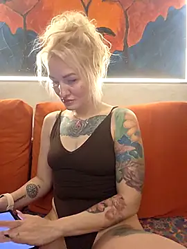 Snapshot of KateMonroe chatting on 04/24/26, 08:55 KateMonroe online show from 04/24/26, 08:55